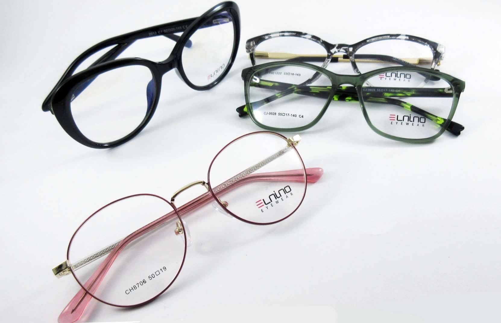 Glasses suitable for different face shapes