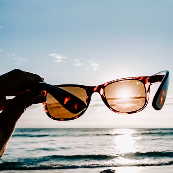 7 Reasons why we should wear Sunglasses